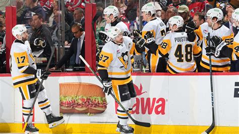 Penguins score 4 unanswered, rally past Devils .